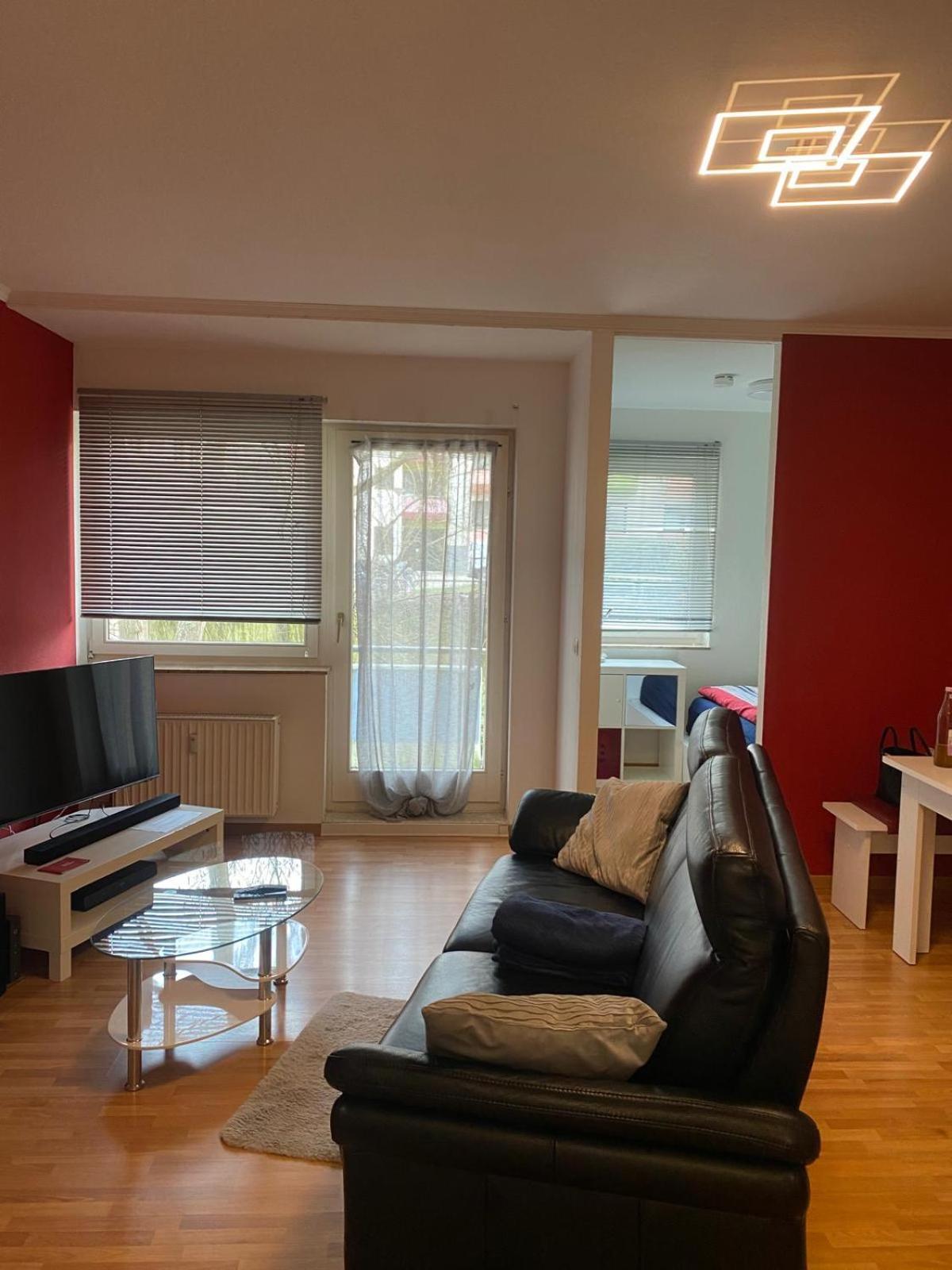 Zwei Zimmer Appartment Mit Balkon Und Stellplatz Voll Moebliert Tréveris Exterior foto