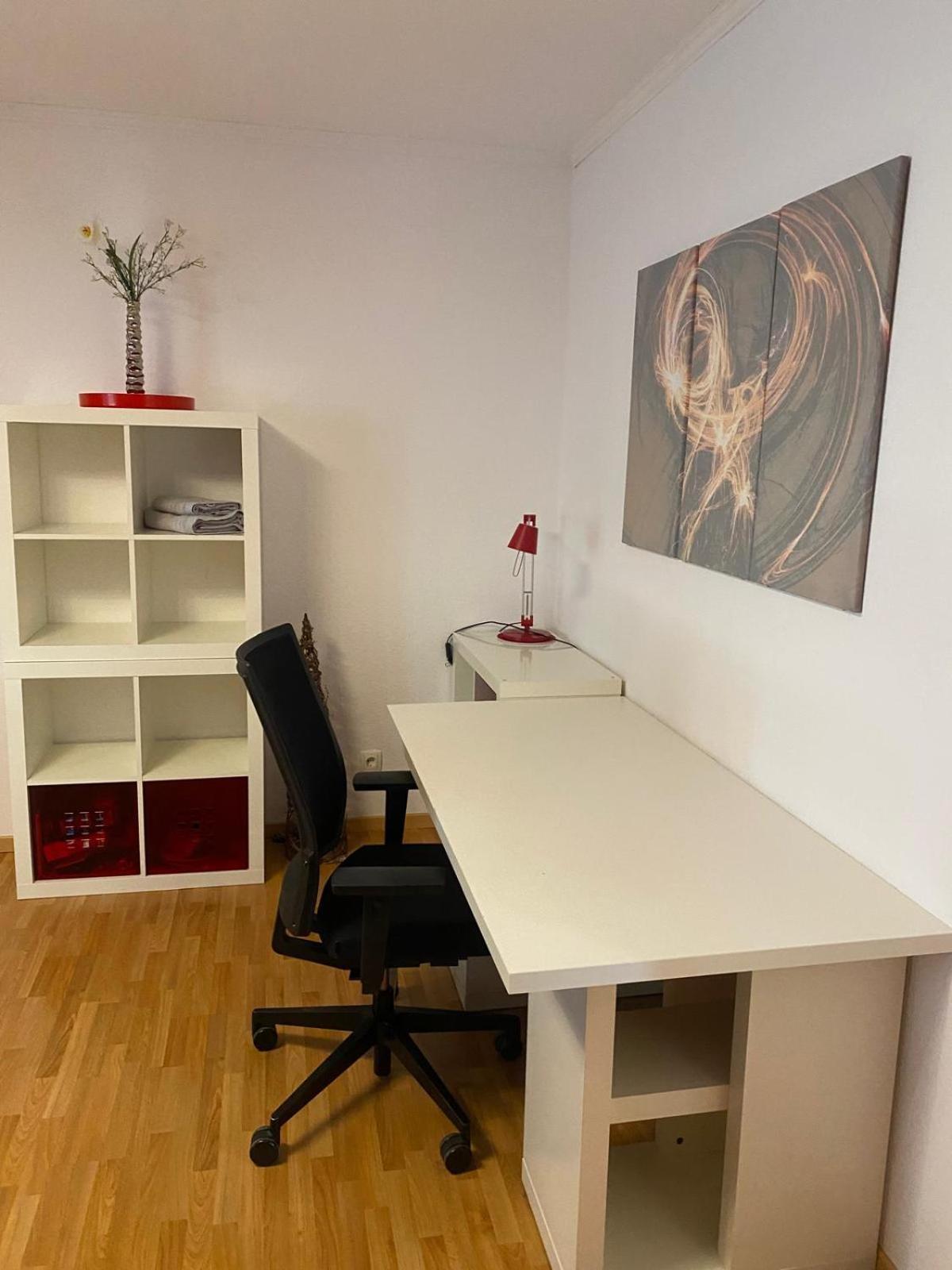 Zwei Zimmer Appartment Mit Balkon Und Stellplatz Voll Moebliert Tréveris Exterior foto